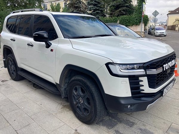TOYOTA LAND CRUISER 300